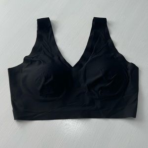 Smoothing V-Neck Wireless Bra